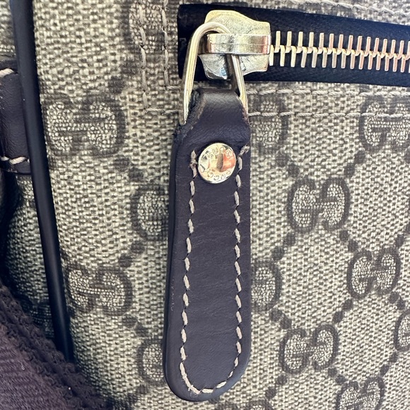 100% Authentic Gucci Front Zip Messenger Bag - Picture 6 of 10